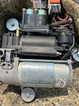 Kompresor na vzduchový podvozek BMW