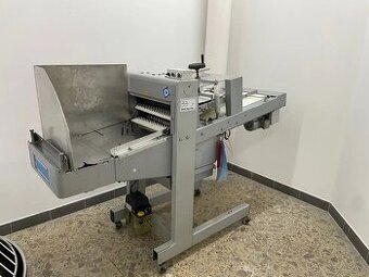 Kráječ pečiva (lot: 33)