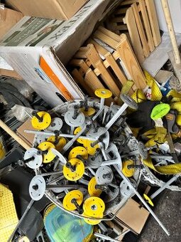 Talířové hmoždinky a minerální zátky