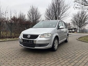 VOLKSWAGEN TOURAN 1.6 75 KW TRENDLINE 7 MÍST - BENZÍN