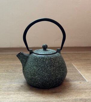 Čajová konev kovová