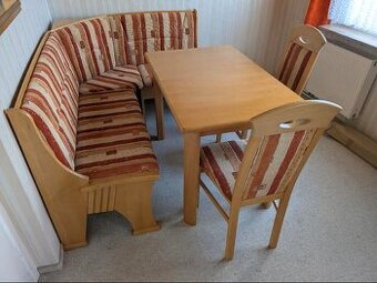 Rohová lavice, rozkládací jídelní stůl a 2 židle