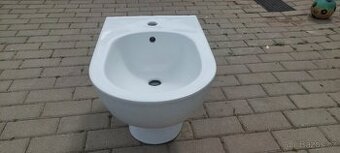 Nový závěsný bidet  s montážní izolační stěnou
