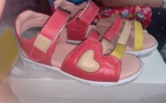 Krásné dětské sandále velikost 34