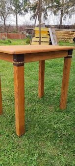 Dubový stolek
