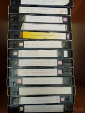 16 nahraných video kazet + 8 ks gramodesek LP - 1