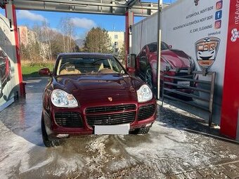 Porsche cayenne turbo s (331 kw)