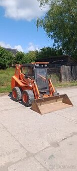kolový nakladač Locust 903