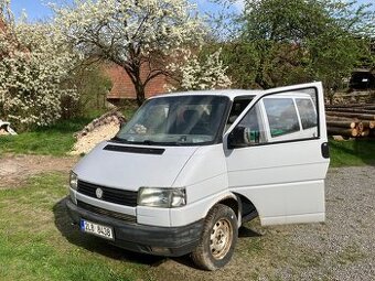 Volkswagen Transporter 2.5i- vhodný na opravu nebo díly
