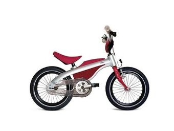 Odrážedlo a první šlapací kolo v jednom od německé BMW