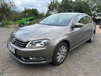 Volkswagen Passat B7 2.0 TDI DSG 103 kW sedan