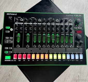 Roland TR-8 (drum machine)