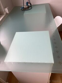 Krásné sklo na psací stůl