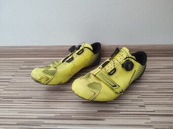 Silniční tretry Bontrager vel. 42 a pedály Look