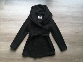 DÁMSKÝ ČERNÝ KABÁT