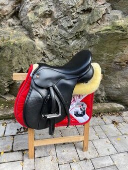 3 SKOKOVE SEDLO KENT MASTERS VYMEN. KOMORAMI 16,5  17 A 17,5