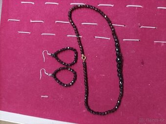 Granátový náhrdelník s náušnicemi (Beiedermeier)