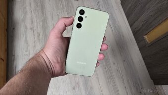 Mobilní telefon Samsung a24 - 1