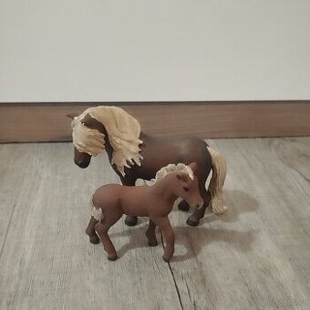 Schleich kobyla a hříbě