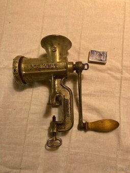 ruční mlýnek na maso