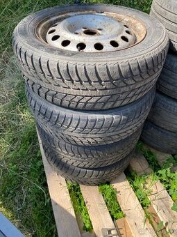 Zimní 205/55 R16 na diskách Vw R16 6x112 Levně