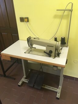 Průmyslový šicí stroj