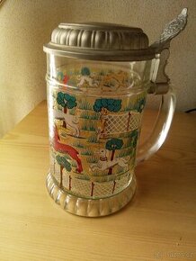 Skleněný korbel s cínovým zavíráním