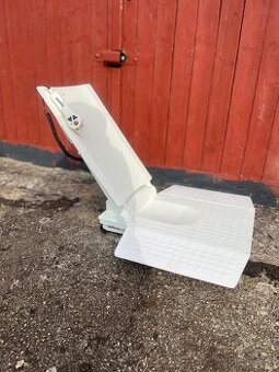 Vanový zvedák pro imobilní lidi