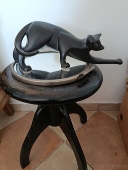 Royal Dux I. Valeria Koshkina soška hypnotizující kočka