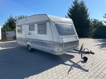 LMC Luxus 490, 4 osoby, stan, světlý interiér