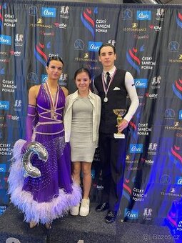 Tanecn obleceni na standard