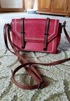 Nová kožená kabelka