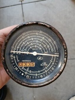 Budík - otáčkoměr s mot.hod.