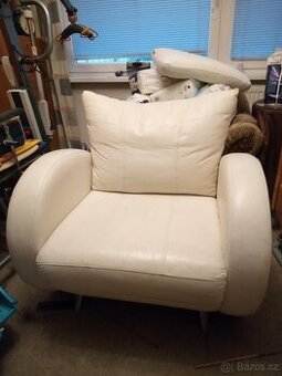 Prodám bílé kožené nebo koženkové křeslo