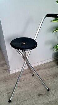 Vycházková hůl pro seniory