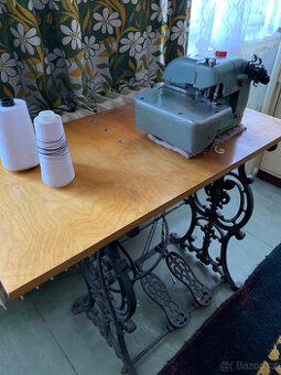 Overlock šicí stroj