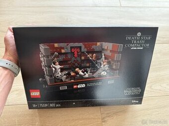 LEGO Star Wars 75339 Death Star Trash Compactor Diorama