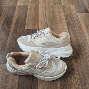 Dámské sportovní boty vel.38