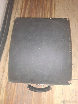 Prodám starožitný kufříkový psací stroj