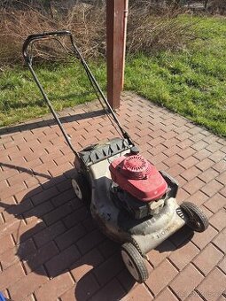 Benzinová sekačka Honda