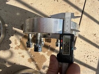 RAM 1500 , 5 generace - rozšiřovací podložky 35 mm