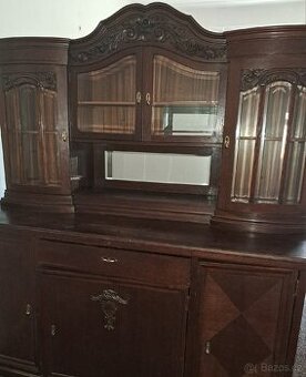 Starožitná skříň masiv