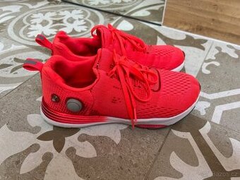 Vynikající tenisky REEBOK, vel. 38