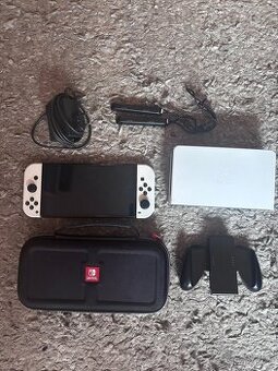 Nintendo Switch oled + zdarma pouzdro