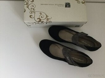 Znackove nove boty Gino Rossi vel.40