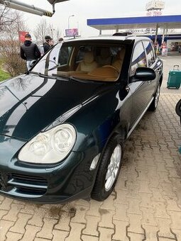 Porsche Cayenne - 1