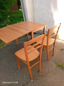 Rozkládací jídelní stůl + 2 židle