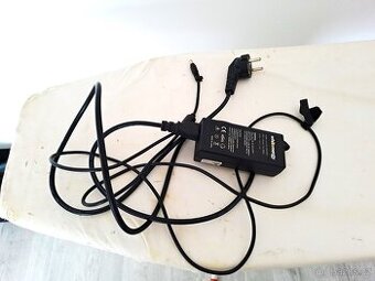Dobíjecí kabel WHITENERGY, model ST-C-070-18500350CT.