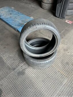 245/35 R19