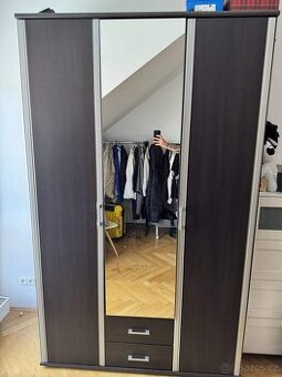 Prodám šatní skříň Lister - 1